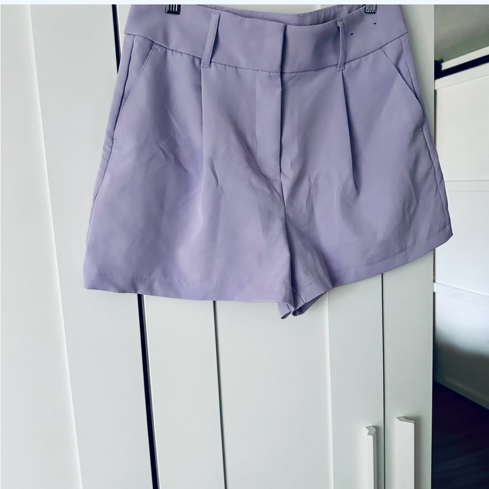 Express Lavender Women's Shortie Super High Rise Pleated Shorts Size 10